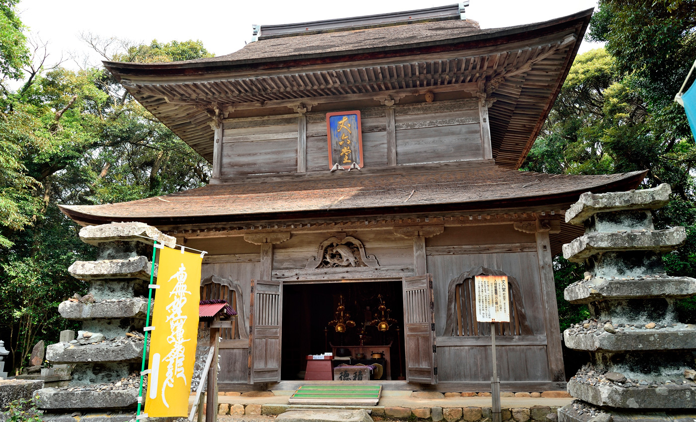 ジャンボ仏像の丈六堂(釈迦堂)